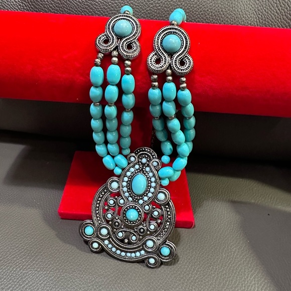 Blue and Silver Medallion Necklace Turquoise colored Stones Intricate Metalwork - Picture 1 of 13
